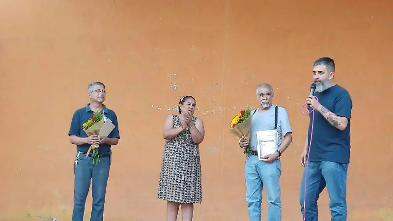 foto 8 Algunos docentes fueron reconocidos por su antigüedad en este centro. 
